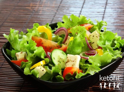 Dietní zálivky na saláty – tipy a recepty