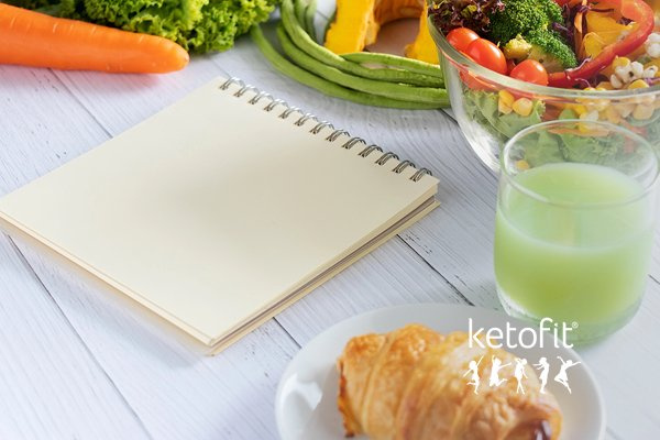 Proč je potravinový dietní deník klíčem k úspěchu nejen keto diety